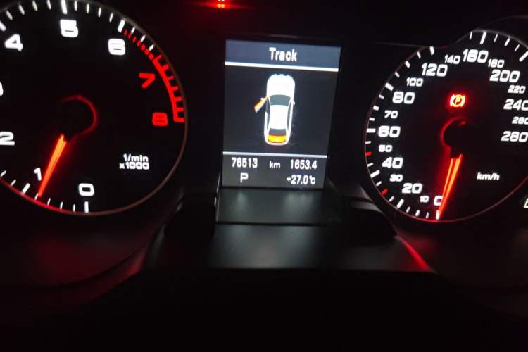 Used Audi A4L 2012 2.0 TFSI Automatic Technology Model Odometer Close Up