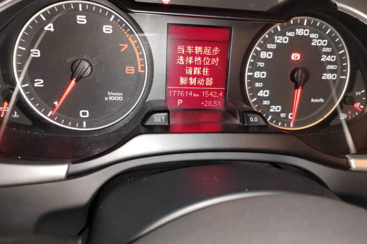 Used Audi A4L 2012 2.0 TFSI automatic Comfort trim level Odometer Close Up
