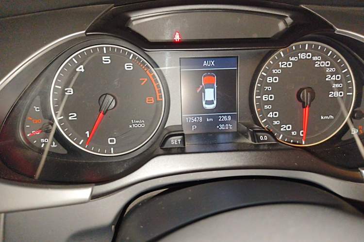 Used Audi A4L 2012 2.0 TFSI Automatic Technology Model Odometer Close Up