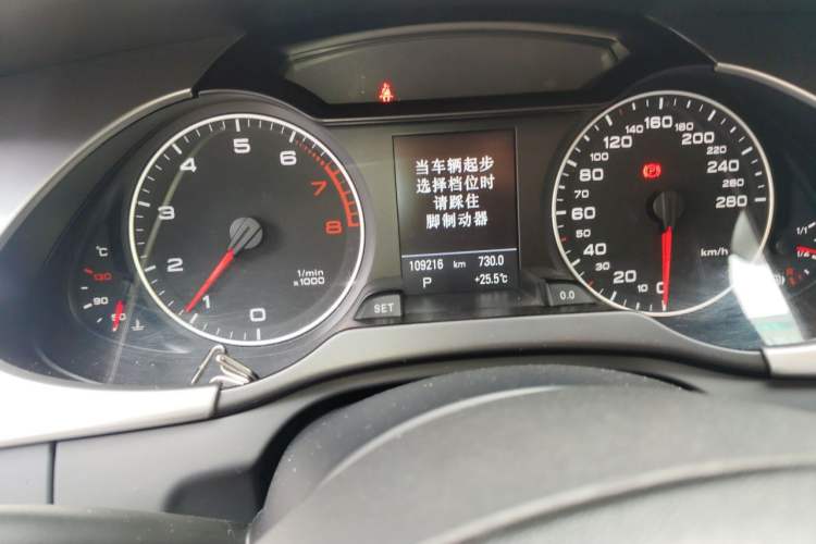 Used Audi A4L 2012 2.0 TFSI Automatic Technology Model Odometer Close Up