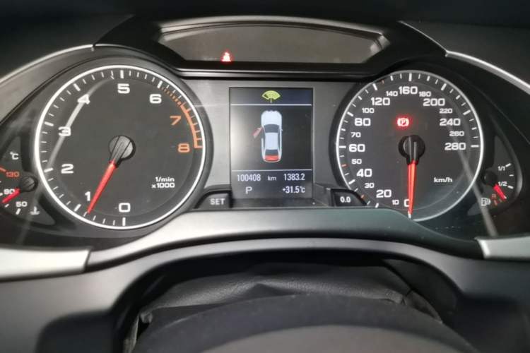 Used Audi A4L 2012 2.0 TFSI Automatic Technology Model Odometer Close Up
