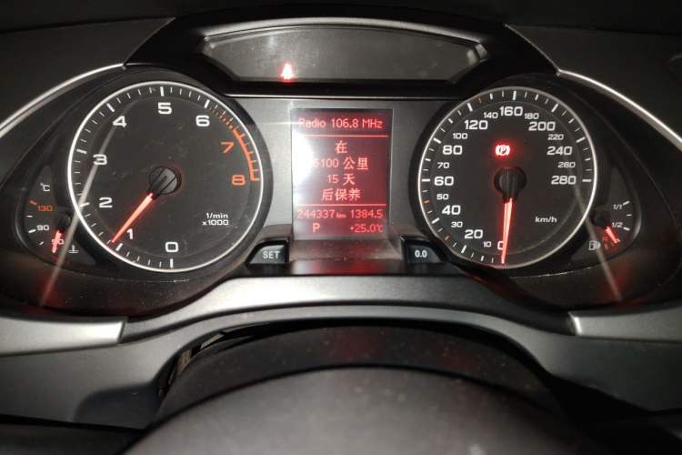 Used Audi A4L 2012 2.0 TFSI automatic Comfort trim level Odometer Close Up