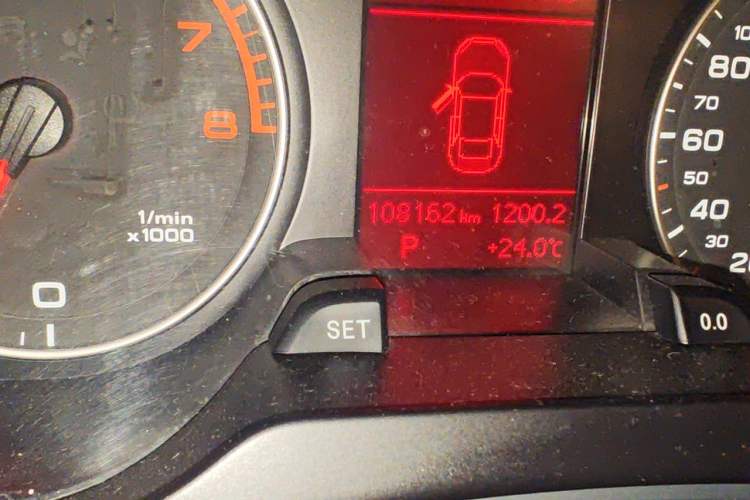 Used Audi A4L 2012 2.0 TFSI automatic Comfort trim level Odometer Close Up