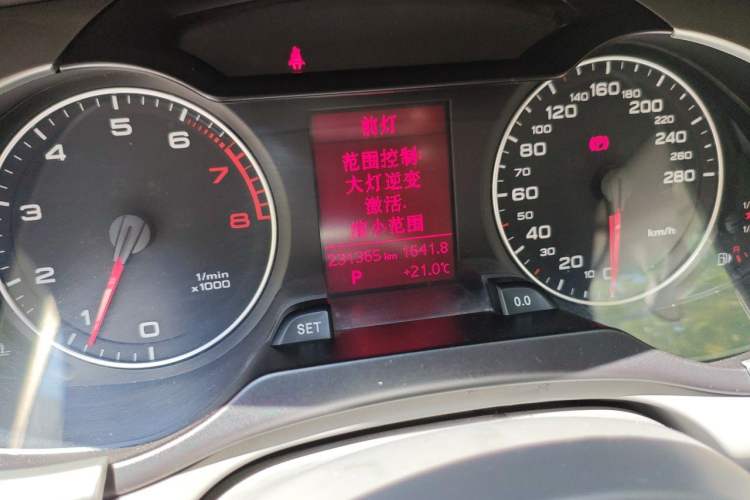 Used Audi A4L 2012 2.0 TFSI automatic Comfort trim level Odometer Close Up