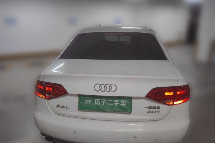 Used Audi A4L 2012 2.0 TFSI automatic Comfort trim level Rear