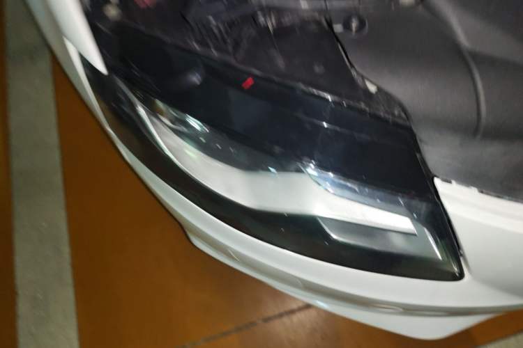 Used Audi A4L 2012 2.0 TFSI automatic Comfort trim level Right Front Headlight