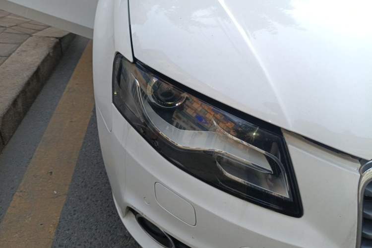 Used Audi A4L 2012 2.0 TFSI automatic standard version Right Front Headlight