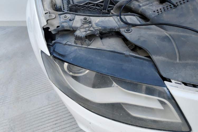 Used Audi A4L 2012 2.0 TFSI automatic standard version Right Front Headlight