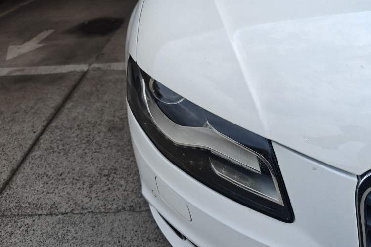 Used Audi A4L 2012 2.0 TFSI automatic standard version Right Front Headlight