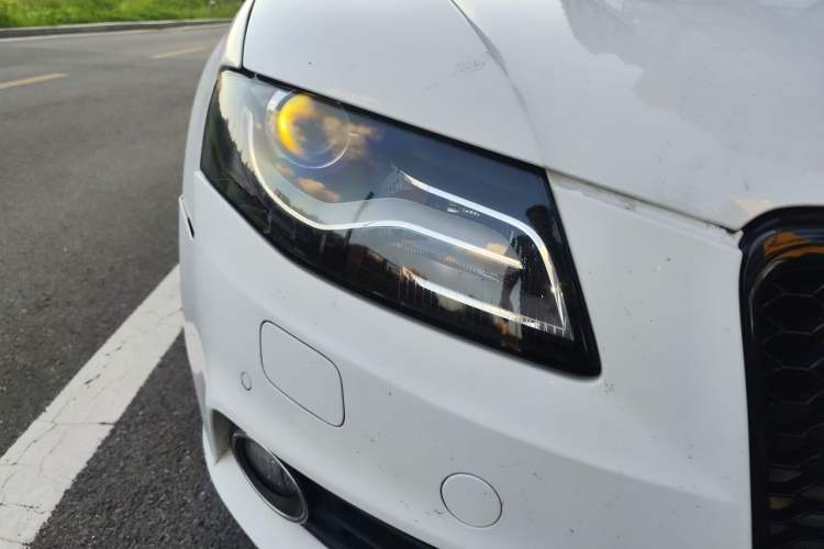 Used Audi A4L 2012 2.0 TFSI automatic standard version Right Front Headlight