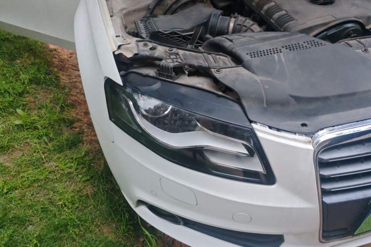 Used Audi A4L 2012 2.0 TFSI automatic Comfort trim level Right Front Headlight
