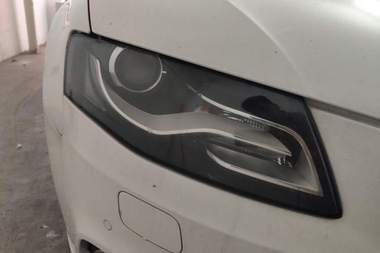Used Audi A4L 2012 2.0 TFSI automatic Comfort trim level Right Front Headlight