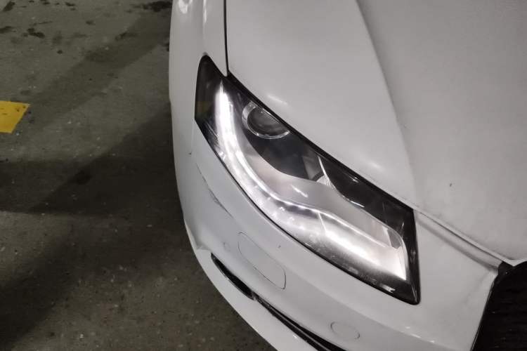 Used Audi A4L 2012 2.0 TFSI automatic standard version Right Front Headlight