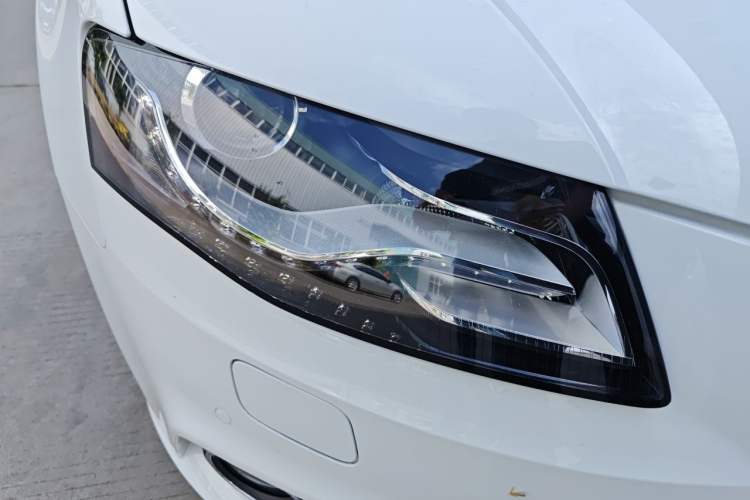 Used Audi A4L 2012 2.0 TFSI automatic standard version Right Front Headlight