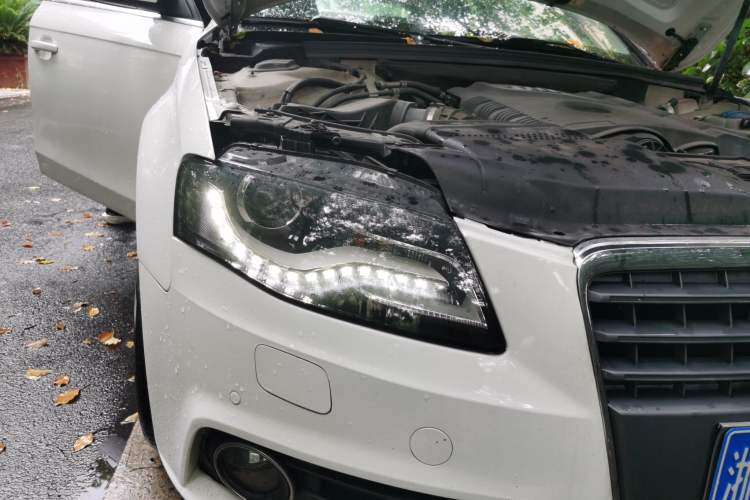 Used Audi A4L 2012 2.0 TFSI automatic standard version Right Front Headlight