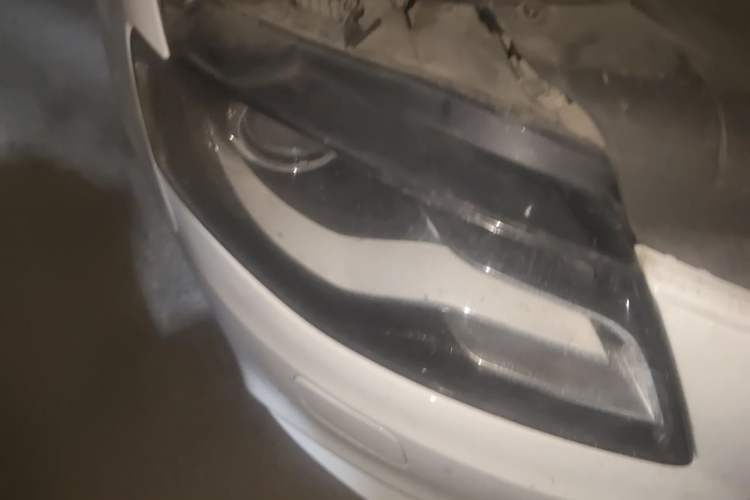 Used Audi A4L 2012 2.0 TFSI automatic Comfort trim level Right Front Headlight