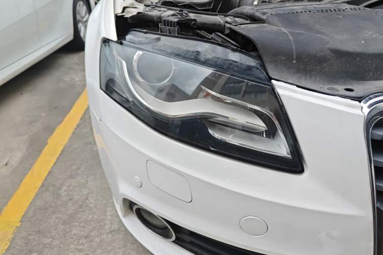 Used Audi A4L 2012 2.0 TFSI automatic standard version Right Front Headlight