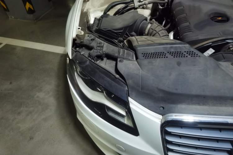 Used Audi A4L 2012 2.0 TFSI automatic standard version Right Front Headlight