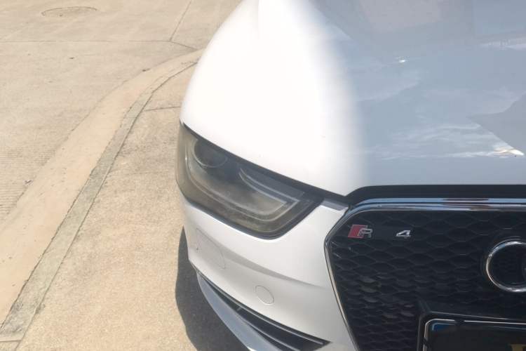Used Audi A4L 2012 2.0 TFSI automatic Comfort trim level Right Front Headlight