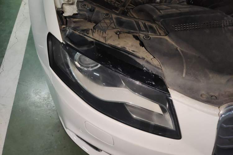 Used Audi A4L 2012 2.0 TFSI automatic standard version Right Front Headlight