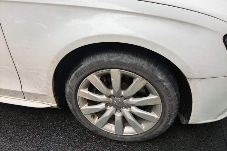Used Audi A4L 2012 2.0 TFSI automatic luxury version Right Front Wheel Hub