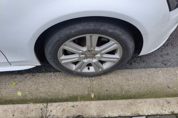 Used Audi A4L 2012 2.0 TFSI Automatic Technology Model Right Front Wheel Hub