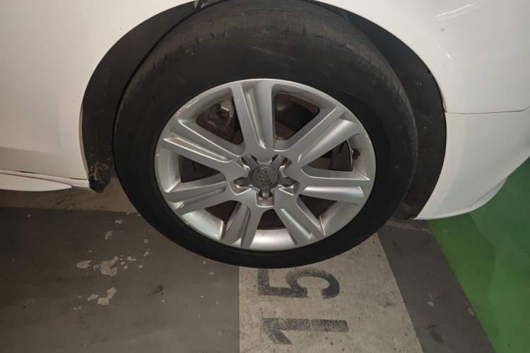 Used Audi A4L 2012 2.0 TFSI Automatic Technology Model Right Front Wheel Hub
