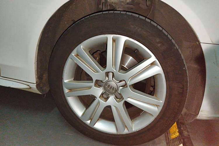 Used Audi A4L 2012 2.0 TFSI Automatic Technology Model Right Front Wheel Hub
