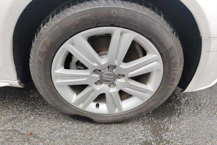 Used Audi A4L 2012 2.0 TFSI Automatic Technology Model Right Front Wheel Hub