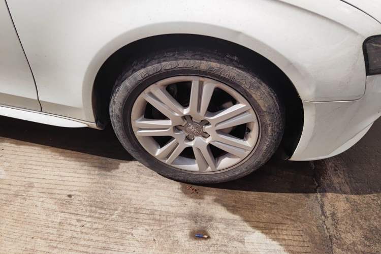 Used Audi A4L 2012 2.0 TFSI Automatic Technology Model Right Front Wheel Hub