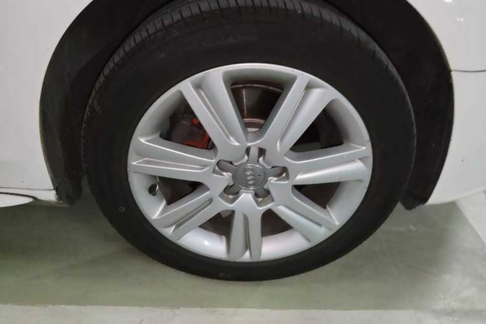 Used Audi A4L 2012 2.0 TFSI Automatic Technology Model Right Front Wheel Hub