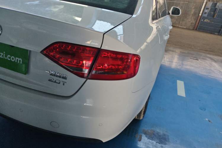 Used Audi A4L 2012 2.0 TFSI automatic standard version Right Rear Taillight