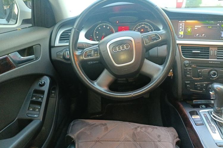 Used Audi A4L 2012 2.0 TFSI automatic standard version Steering Wheel