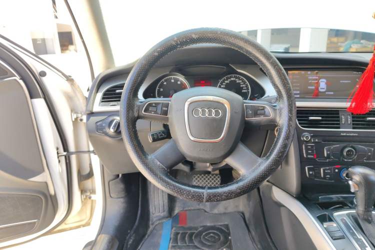 Used Audi A4L 2012 2.0 TFSI automatic standard version Steering Wheel