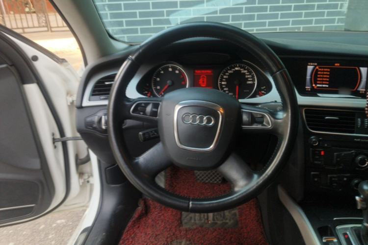 Used Audi A4L 2012 2.0 TFSI automatic standard version Steering Wheel