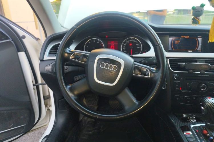 Used Audi A4L 2012 2.0 TFSI automatic standard version Steering Wheel