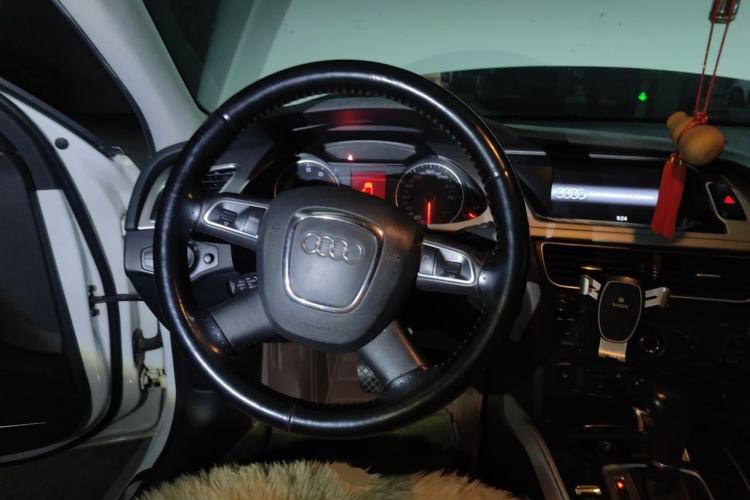 Used Audi A4L 2012 2.0 TFSI automatic standard version Steering Wheel