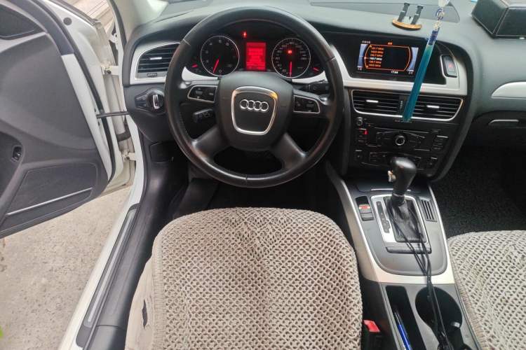 Used Audi A4L 2012 2.0 TFSI automatic standard version Steering Wheel