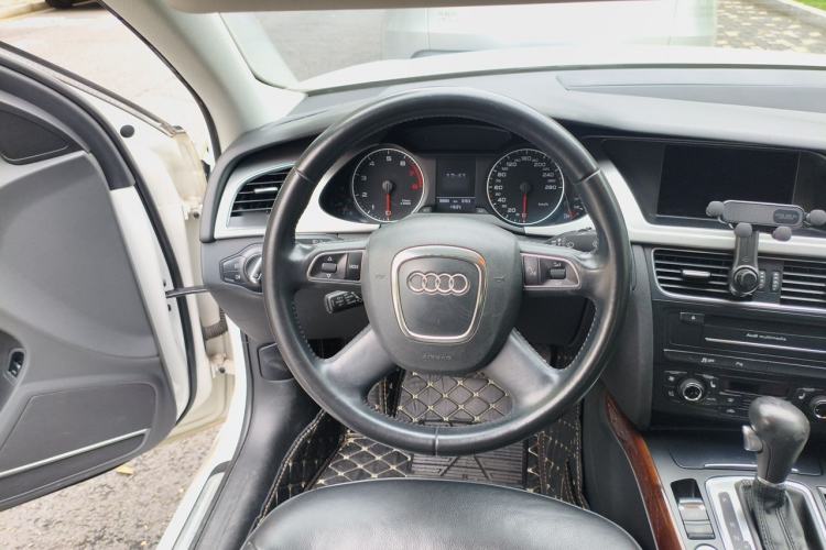 Used Audi A4L 2012 2.0 TFSI Automatic Technology Model Steering Wheel