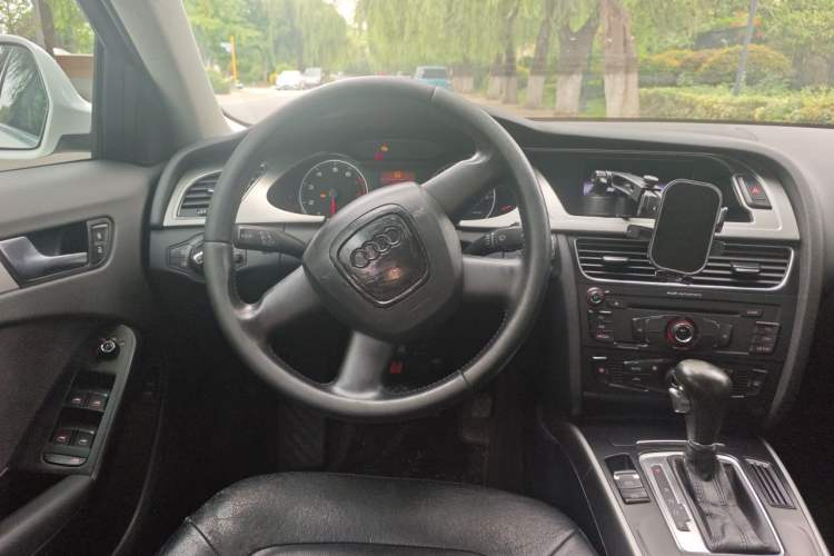 Used Audi A4L 2012 1.8 TFSI Automatic Comfort Model Steering Wheel