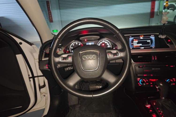 Used Audi A4L 2012 2.0 TFSI Automatic Technology Model Steering Wheel