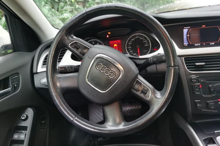 Used Audi A4L 2012 2.0 TFSI automatic standard version Steering Wheel