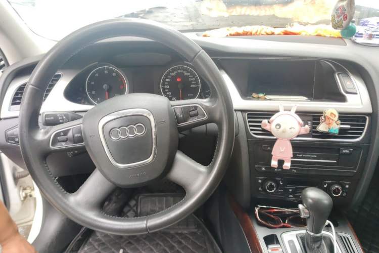Used Audi A4L 2012 2.0 TFSI Automatic Technology Model Steering Wheel