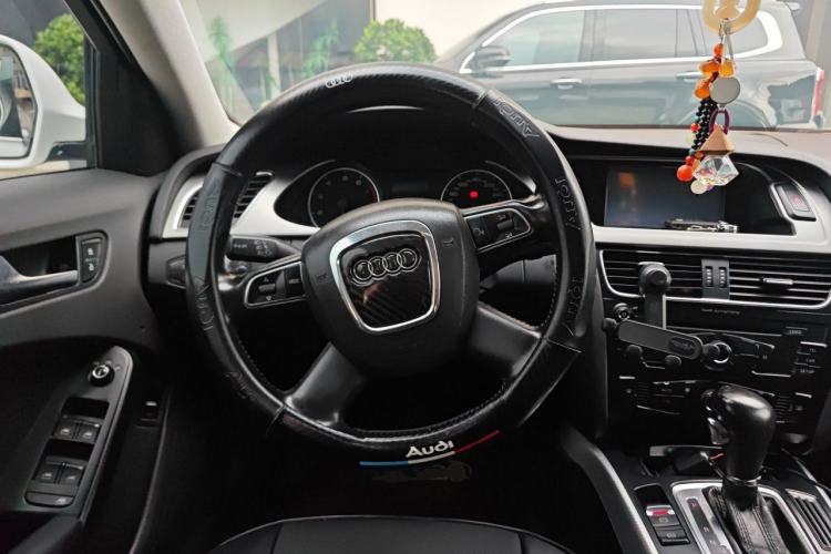 Used Audi A4L 2012 2.0 TFSI automatic standard version Steering Wheel