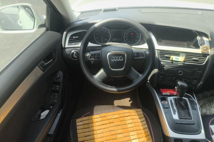Used Audi A4L 2012 2.0 TFSI automatic standard version Steering Wheel