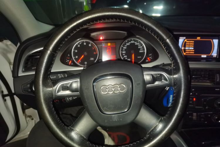 Used Audi A4L 2012 2.0 TFSI automatic standard version Steering Wheel