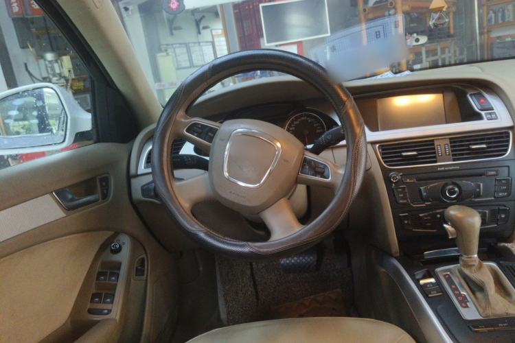 Used Audi A4L 2012 2.0 TFSI automatic standard version Steering Wheel