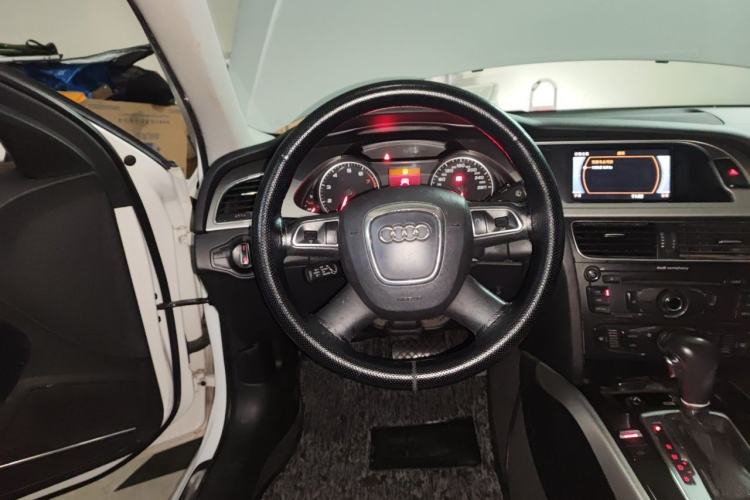 Used Audi A4L 2012 2.0 TFSI automatic standard version Steering Wheel