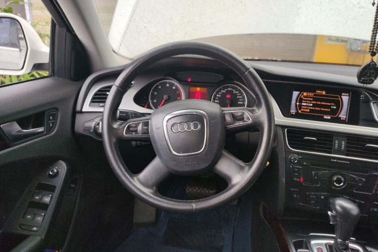 Used Audi A4L 2012 2.0 TFSI automatic standard version Steering Wheel