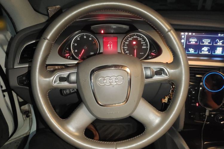 Used Audi A4L 2012 2.0 TFSI automatic standard version Steering Wheel